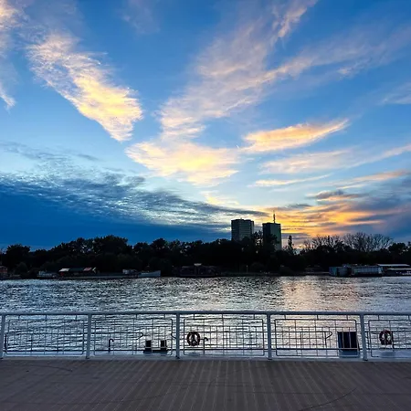 Friends Loft With Terrace & River View Old Town *