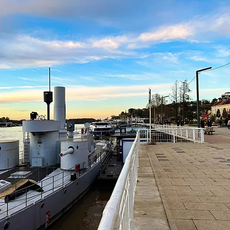 Friends Loft With Terrace & River View Old Town Apartmán *