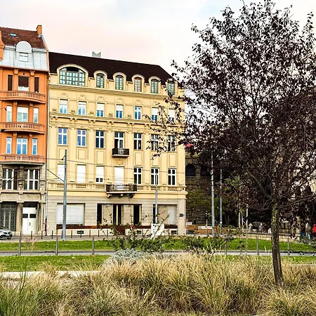 Friends Loft With Terrace & River View Old Town 公寓 *